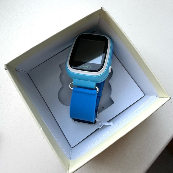 NWT Kids GPS tracker. Blue colour. Smart watch tracker, waterproof, SOS calls. - Picture 1 of 10